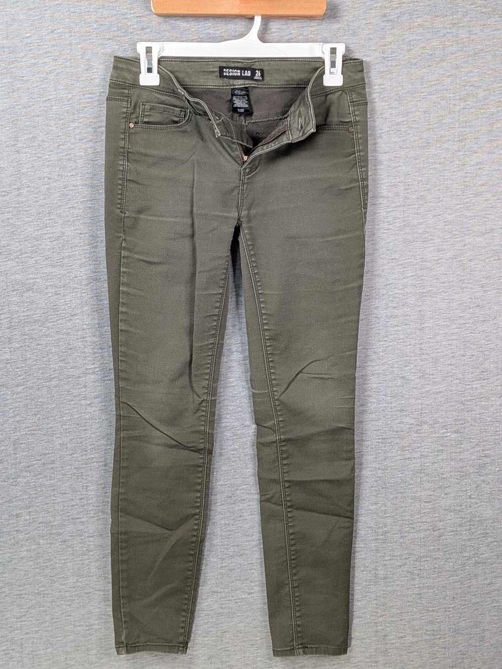 Design Lab Skinny Pants- with flaw - Picture 3 of 11